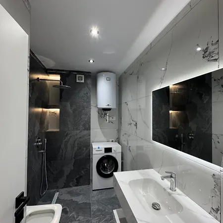 Daire Modern Near Center *